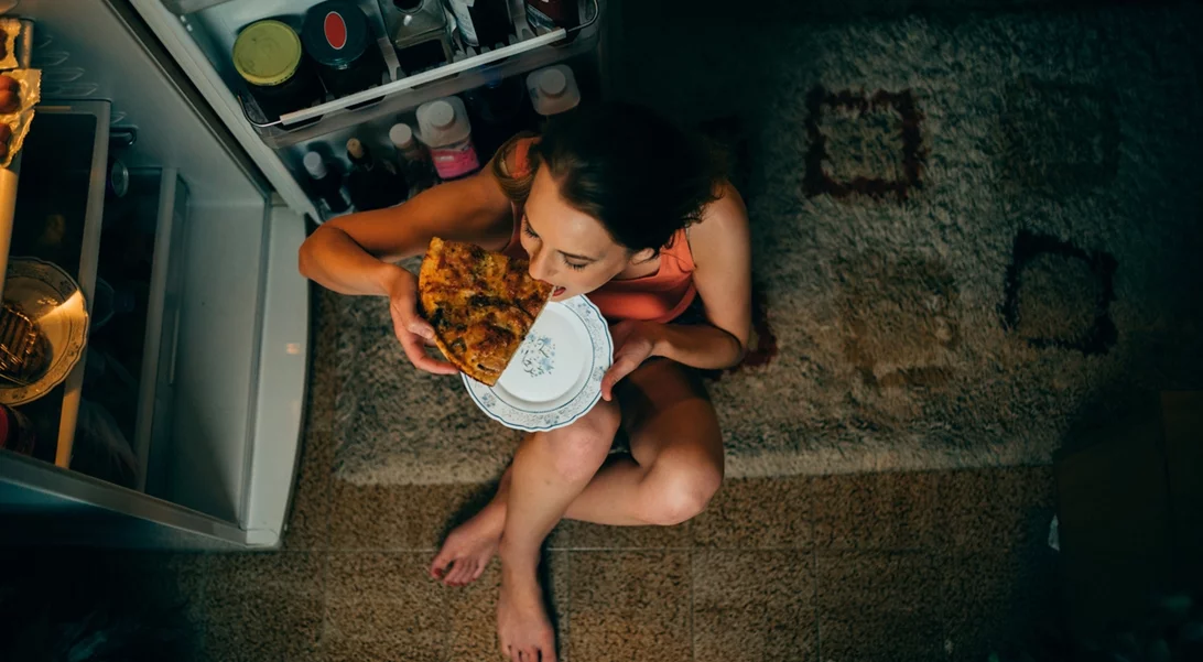 Από ποιον καρκίνο κινδυνεύεις εάν τρως αργά το βράδυ;