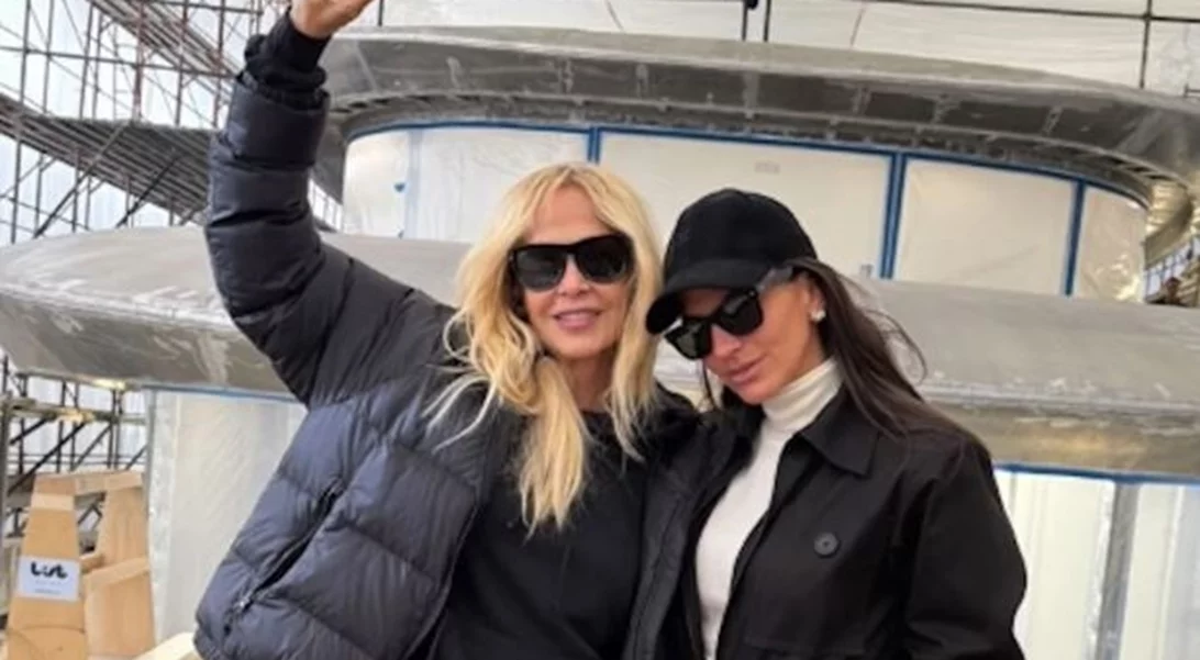 H Δήμητρα Κούστα στο "Hotel Ermou" | Μας δείχνει τη γυμνασμένη της πλάτη σε μία άκρως ατμοσφαιρική φωτογραφία