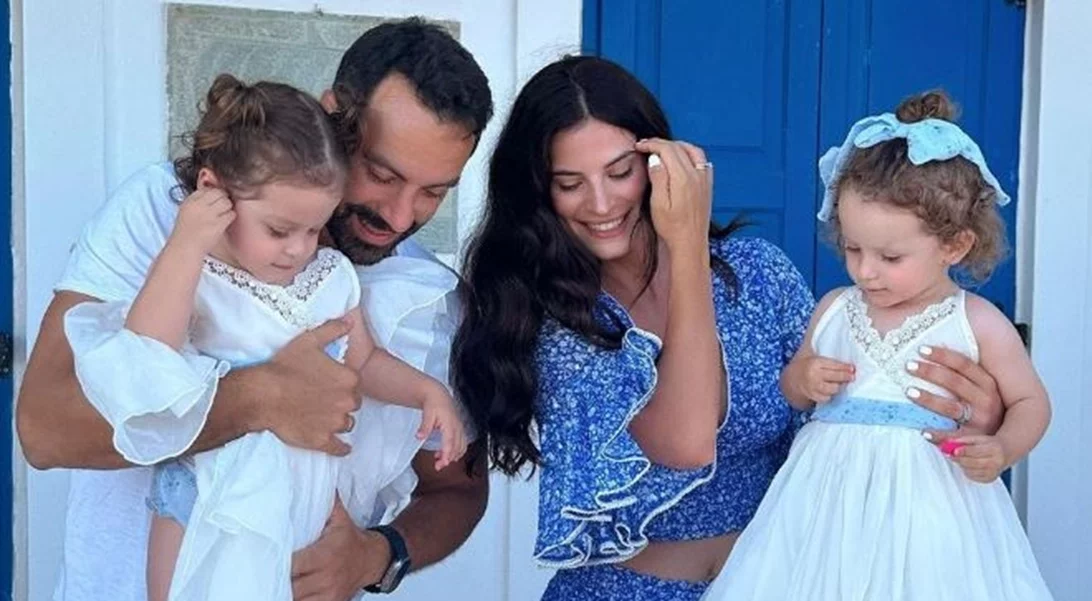 Ξεκίνησαν το σχολείο τα παιδιά της Χριστίνας Μπόμπα και του Σάκης Τανιμανίδη | Παρούσα η επιχειρηματίας μέχρι να προσαρμοστούν