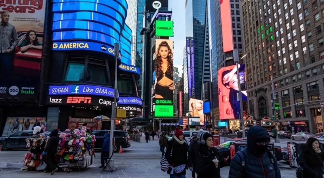 H Evangelia στο Billboard του Spotify στην Times Square