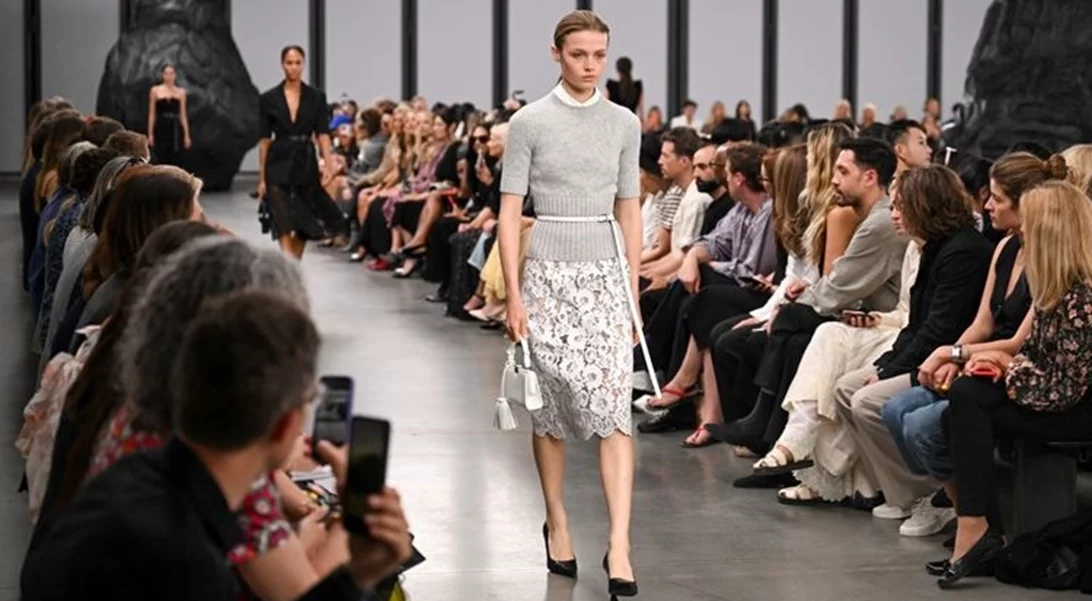Η τάση των lace skirts και πώς θα την φορέσεις όπως οι fashion insiders