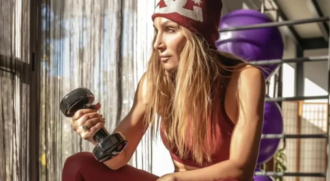 20FF Workout: Το νέο πρόγραμμα γυμναστικής της Ελένης Πετρουλάκη