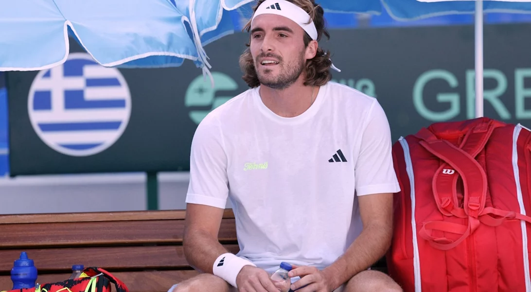 Στέφανος Τσιτσιπάς | Ποια είναι η άγνωστη αδελφή του, που βρέθηκε μαζί του στο γήπεδο