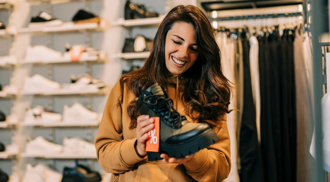 Ανοικτά τα εμπορικά σήμερα, πρώτη Κυριακή της χειμερινής εκπτωτικής περιόδου