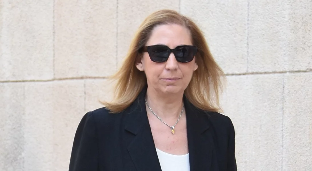 Πήραν φωτιά τα μαλλιά της Μαριλίζας Ξενογιαννακοπούλου στην Ανάσταση (βίντεο)