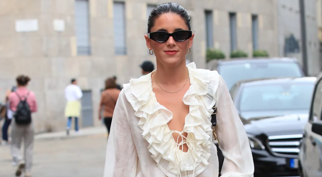 Τα φθινοπωρινά outfits που μπορείς να δημιουργήσεις με ένα τζιν παντελόνι σύμφωνα με τις Γαλλίδες