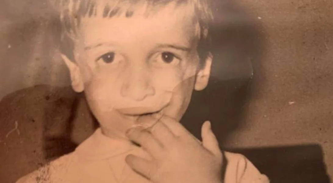 "Η μητέρα σου είναι ό,τι πιο άσχημο έχω δει": Τι εξομολογείται ο γιος γυναίκας με σπάνιο σύνδρομο