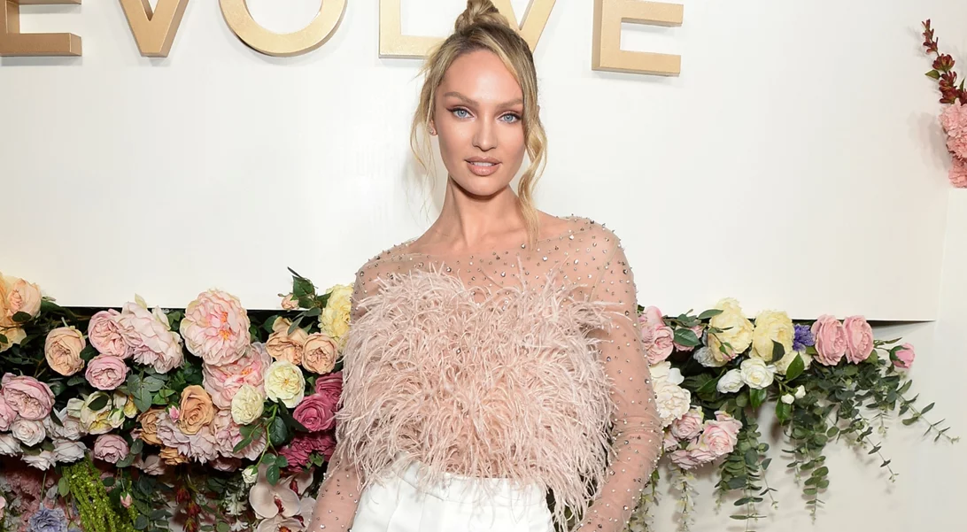 Η λευκή φούστα είναι το hero item του καλοκαιριού | Πώς θα τη φορέσεις