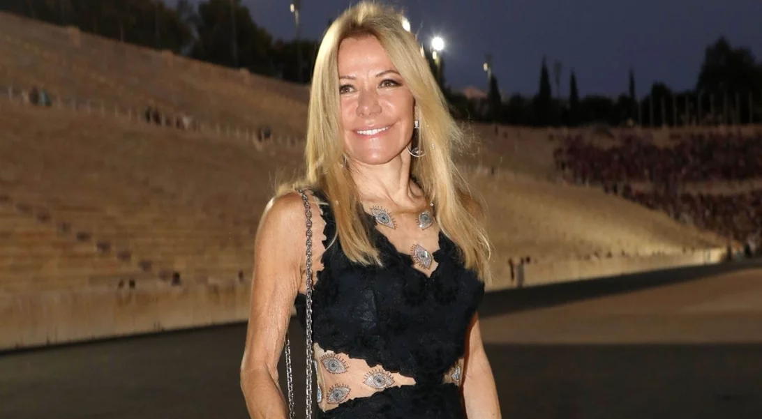 Μαριάννα Λάτση | Στο Μέγαρο Μουσικής με μανικιούρ στην απόλυτη απόχρωση θηλυκής κομψότητας