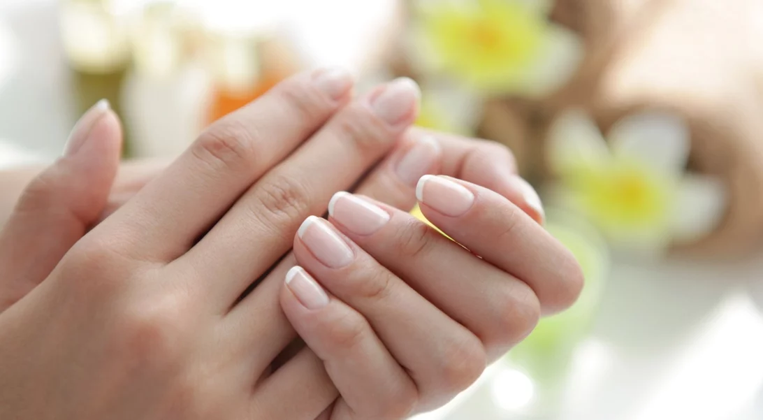 Τα hot βερνίκια του φετινού καλοκαιριού έχουν και τα πιο ζωηρά χρώματα