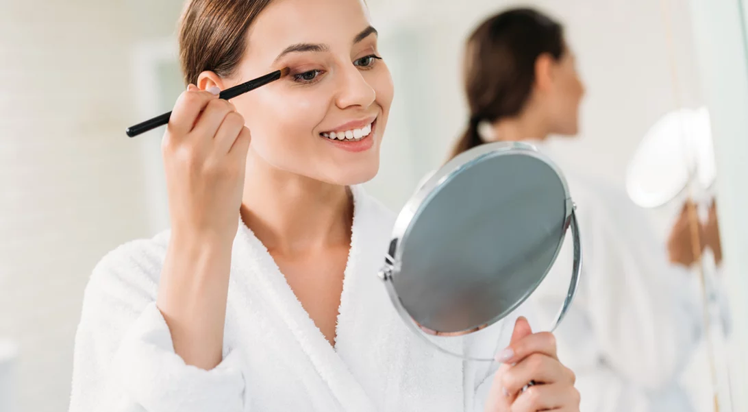 Pretty eyes | Πώς θα πετύχεις φυσικό εφέ ανόρθωσης ματιών μόνο με μια σκιά