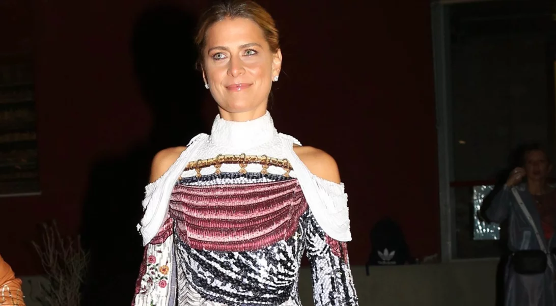 Τατιάνα Μπλάτνικ | Σου δείχνει έναν έξυπνο τρόπο για να φορέσεις την εμπριμέ παντελόνα σου στο γραφείο