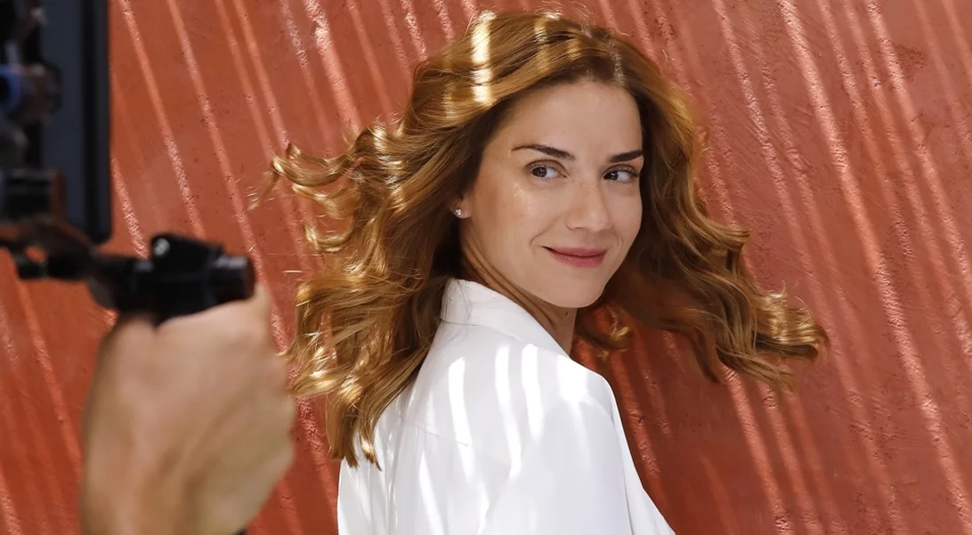 Η Βάσω Λασκαράκη φόρεσε τα πιο hot καλοκαιρινά παπούτσια της πασαρέλας