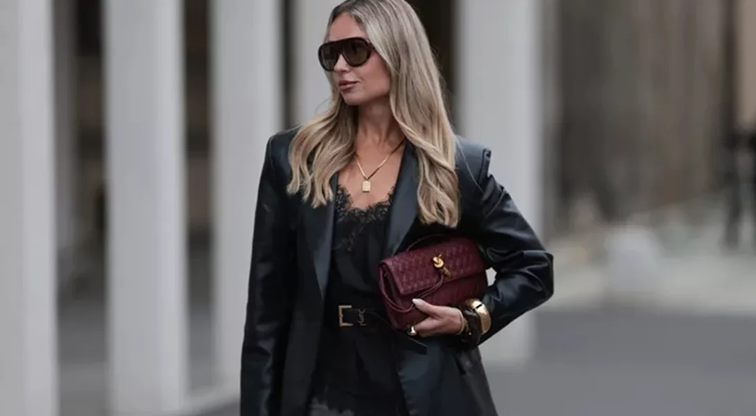 Οι μπορντό τσάντες είναι το chic αξεσουάρ των γιορτών | Οι καλύτερες επιλογές