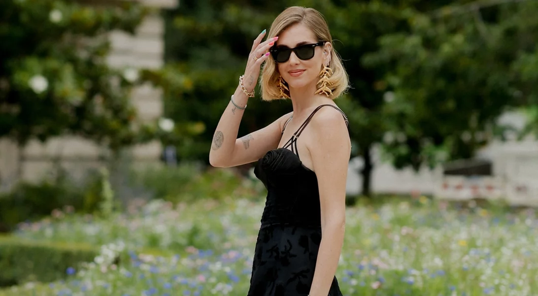 Στην H&M ανακαλύψαμε το πιο καλοκαιρινό cross body τσαντάκι που ταιριάζει με όλα τα looks σου