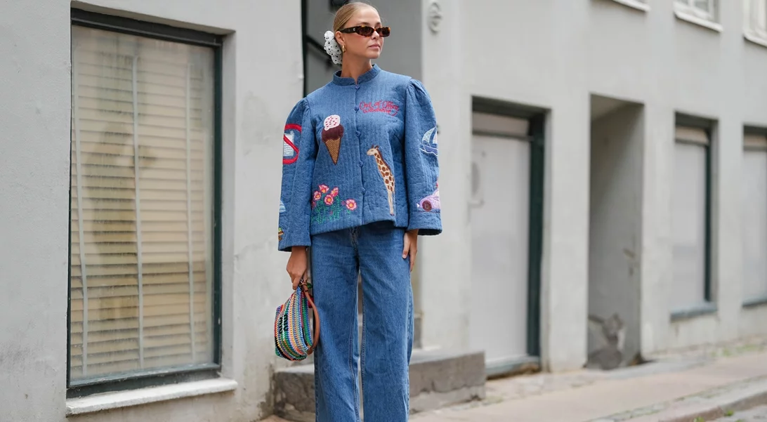 Το ριγέ παντελόνι από τη Mango για να επιστρέψεις στο γραφείο με άνεση και στιλ