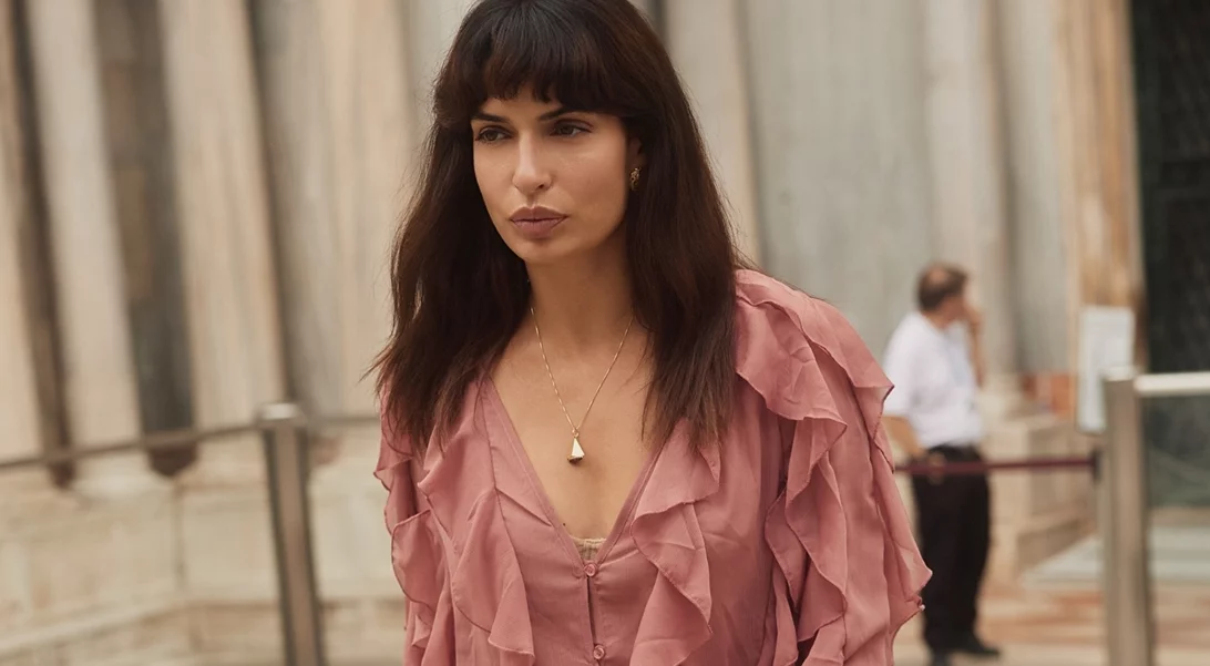 Η Τόνια Σωτηροπούλου με το suede τζάκετ που θα σε ρωτούν όλοι από που αγόρασες