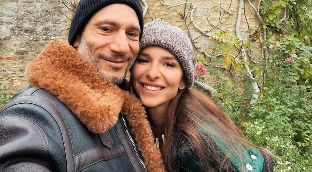 Εριέττα Κούρκουλου Λάτση - Βύρων Βασιλειάδης | Το κινηματογραφικό φιλί στην πιο καλλιτεχνική γειτονιά του Λονδίνου