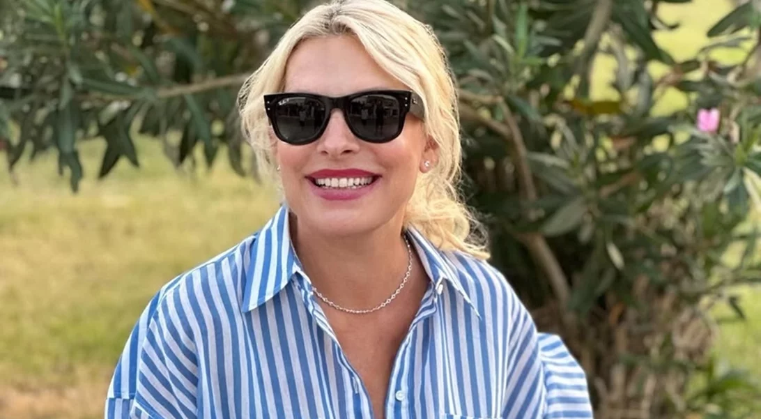 Το beach look της Ελένης Μενεγάκη | Τα 2 fashion tips που ακολουθεί στις διακοπές της