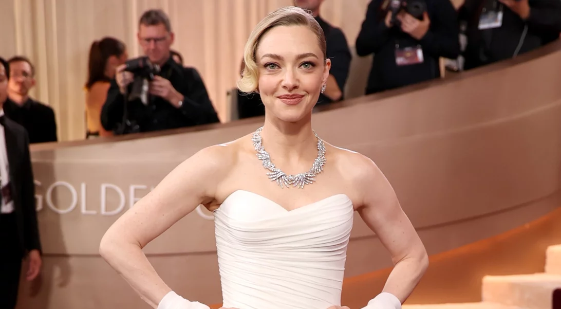 Amanda Seyfried | Χρειάστηκαν 400 ώρες δημιουργίας για το Versace φόρεμά της στις Χρυσές Σφαίρες