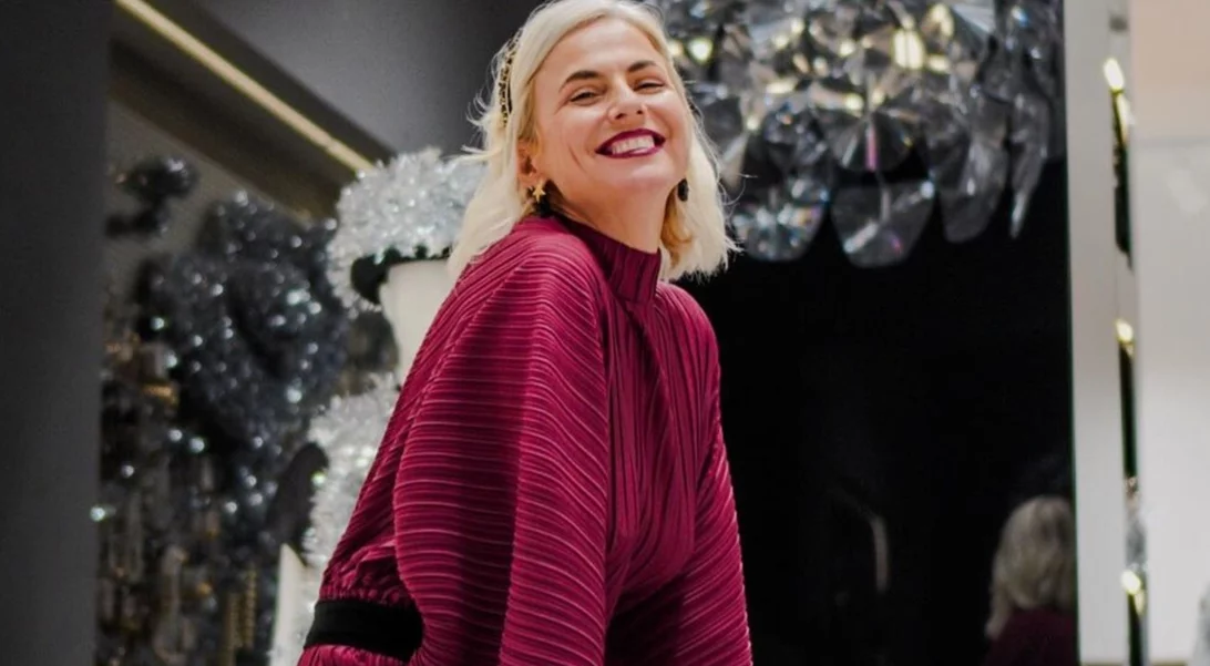 Η Χριστίνα Κοντοβά στο κομμωτήριο | Το κομψό χρώμα μαλλιών που επέλεξε