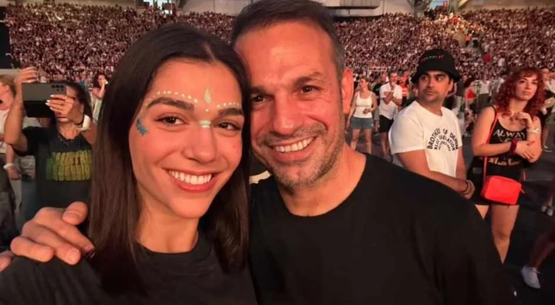 Ντέμης Νικολαΐδης | Η solo βραδινή εμφάνιση μετά την είδηση για την περιπέτεια της υγείας της συντρόφου του