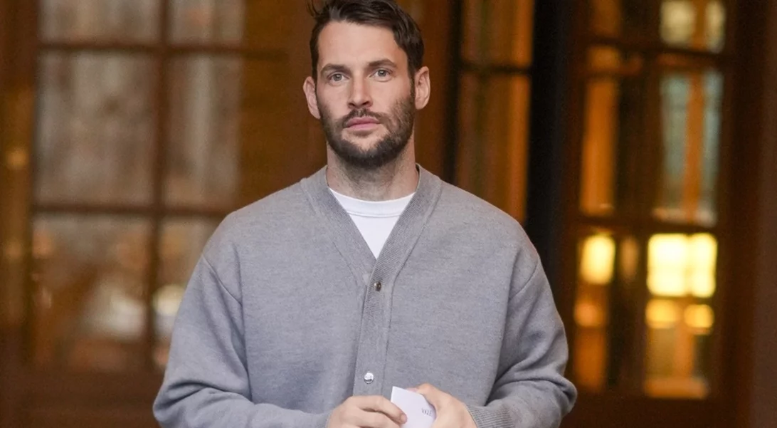 Ο Simon Porte Jacquemus ανακοίνωσε ότι έγινε πατέρας δύο παιδιών