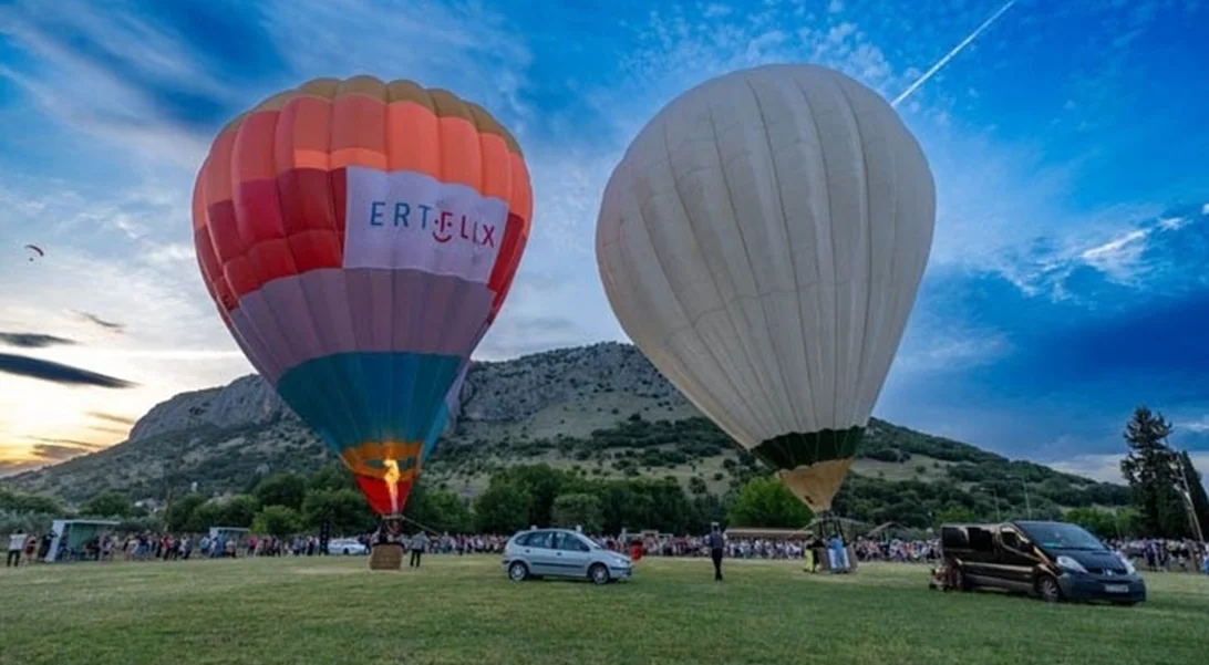 Εκδήλωση με αερόστατα στη Θεόπετρα με τίτλο "Μετεώρων Ήχος και Φως"