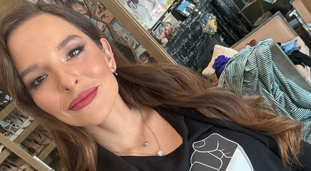 Εριέττα Κούρκουλου Λάτση | Με φουσκωμένη κοιλίτσα στο ηλιοβασίλεμα