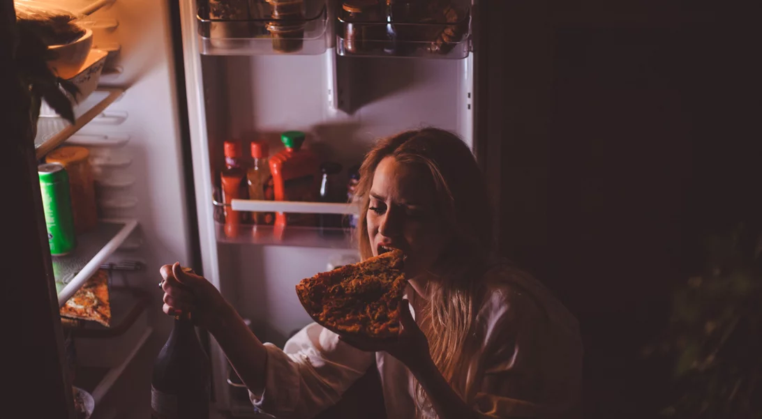 Τα 5 σημάδια που δείχνουν ότι έχεις διαταραγμένη σχέση με το φαγητό