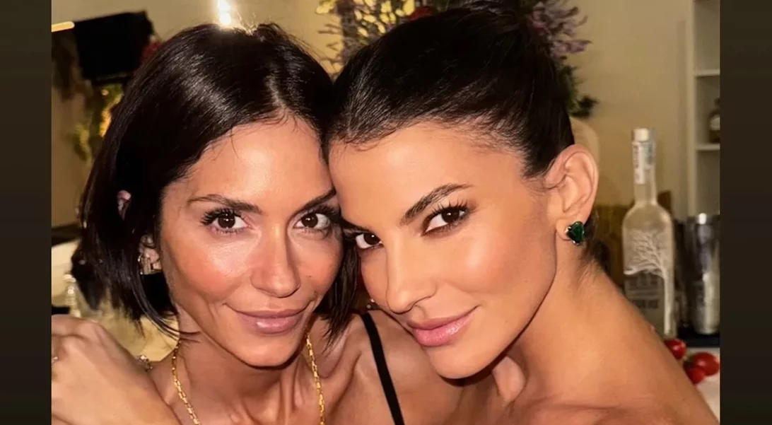 Έτσι μοιάζει η μικρή κόρη της Δήμητρας Κούστα | Η Σοφία Καρβέλα μάς δείχνει για πρώτη φορά το πρόσωπό της