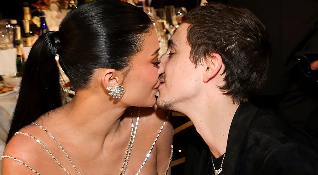 Χρυσές Σφαίρες 2026 | Το φιλί των Timothée Chalamet και Kylie Jenner μπροστά στην κάμερα