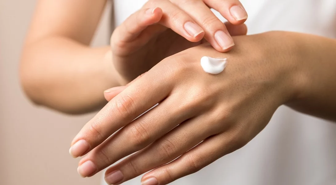 Οι 7 καλύτερες κρέμες χεριών που θα βρεις στο φαρμακείο της γειτονιάς σου