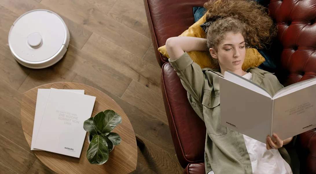 Η σκούπα ρομπότ που θα σου "λύσει" τα χέρια στις γιορτές των Χριστουγέννων