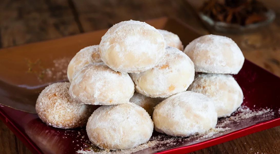 Οι κουραμπιέδες του Άκη Πετρετζίκη | Λαχταριστοί και με τέλεια βουτυρένια υφή