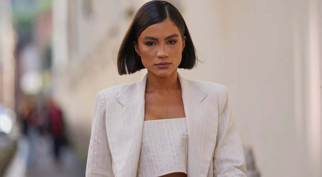 Έχεις καρέ κούρεμα; Αυτό είναι το classy χτένισμα που θα αναβαθμίσει το look σου για τις γιορτές