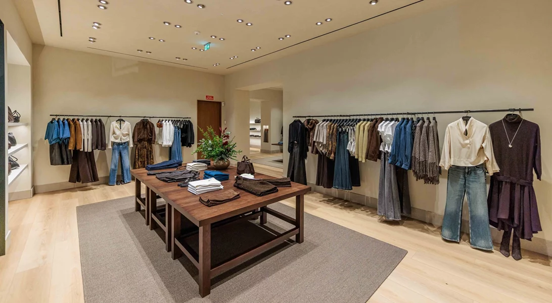 Το νέο κατάστημα της Massimo Dutti στον Πειραιά υπόσχεται κάτι παραπάνω από shopping