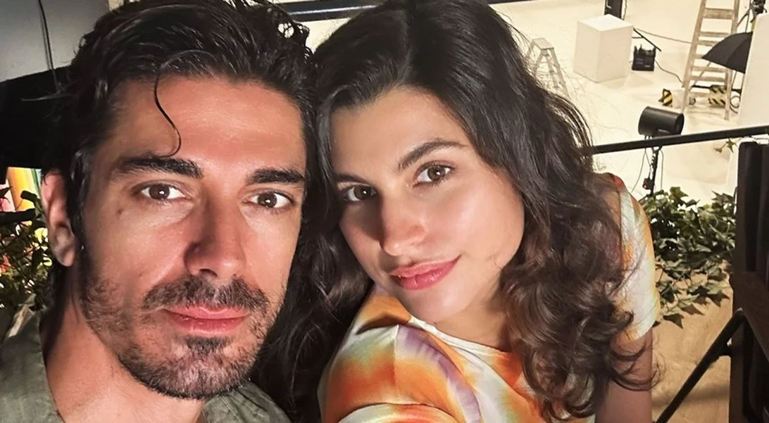 Η Δανάη Παππά μάς βάζει ξανά στα παρασκήνια του "Άγιου Έρωτα" | Το πλάνο με τη νέα της συμπρωταγωνίστρια