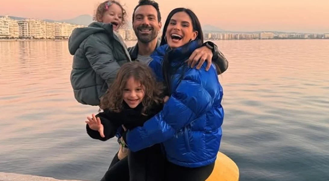 (Δεν) θα πιστέψεις πώς πάνε στο σχολείο οι δίδυμες της Χριστίνας Μπόμπα… εκτός αν έχεις κι εσύ κόρες