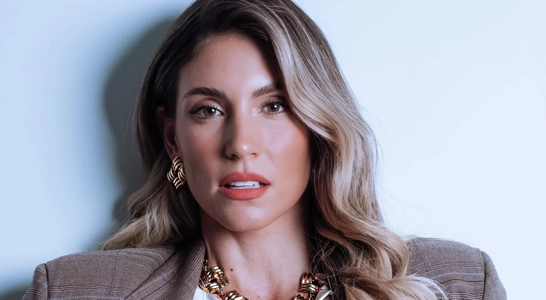 Η Αθηνά Οικονομάκου στο κομμωτήριο | Η "έξυπνη" αλλαγή στα μαλλιά της λίγο πριν τον ερχομό της άνοιξης