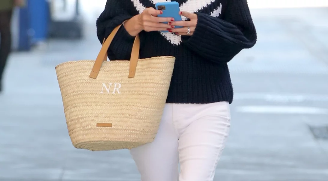 Αυτή είναι η must have τσάντα του παριζιάνικου street style που θα αποκτήσουμε φέτος την άνοιξη