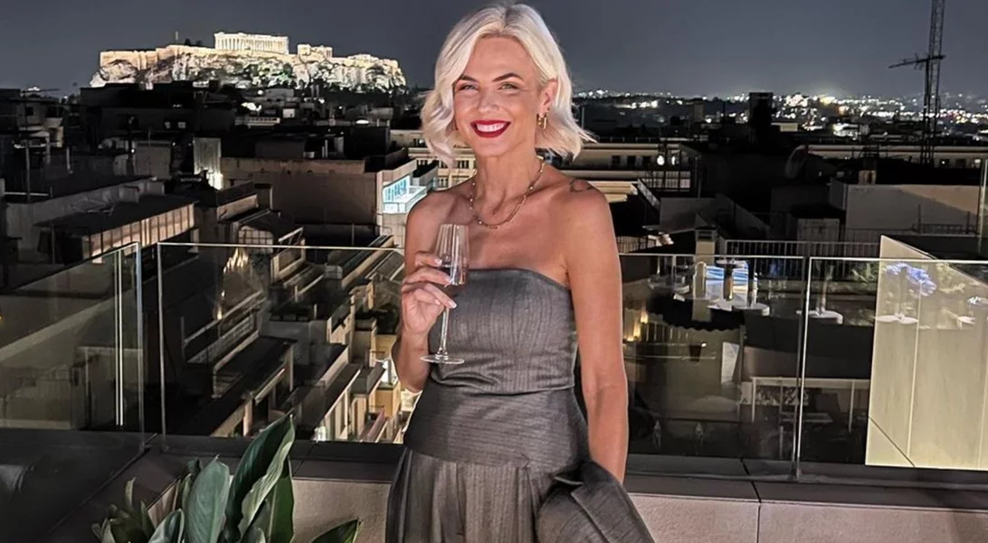 Το quiet luxury look της Χριστίνας Κοντοβά που είναι ιδανικό για πρωί αλλά και για βράδυ