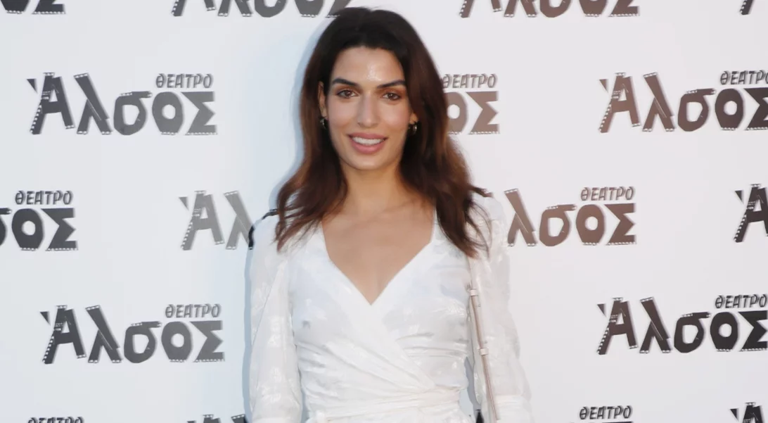 10 κομμάτια που δεν πρέπει να λείπουν από τη βαλίτσα των διακοπών σου σύμφωνα με το στιλ της Τόνιας Σωτηροπούλου