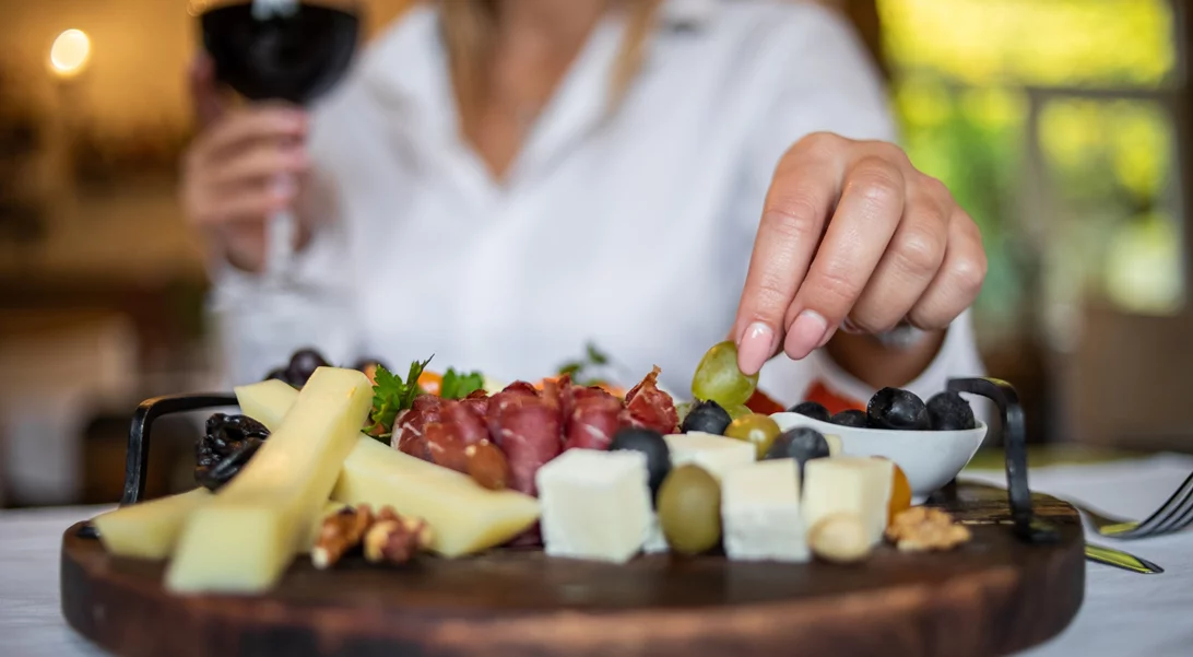 Taste Atlas: Το ελληνικό τυρί που αναδείχθηκε ως το κορυφαίο του κόσμου