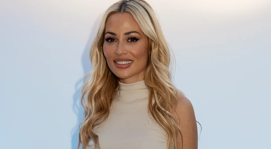 Η Ελένη Βουλγαράκη βρήκε το στικ που μειώνει το πρήξιμο στα μάτια