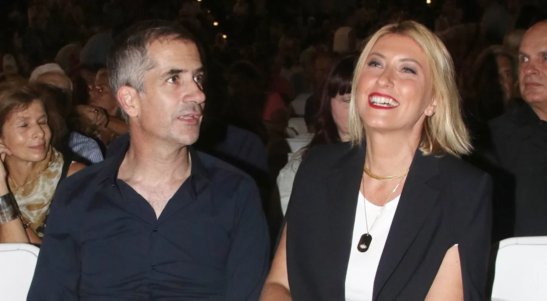 Στο εσωτερικό του σπιτιού του Κώστα Μπακογιάννη και της Σίας Κοσιώνη με αφορμή μία ξεχωριστή ημέρα