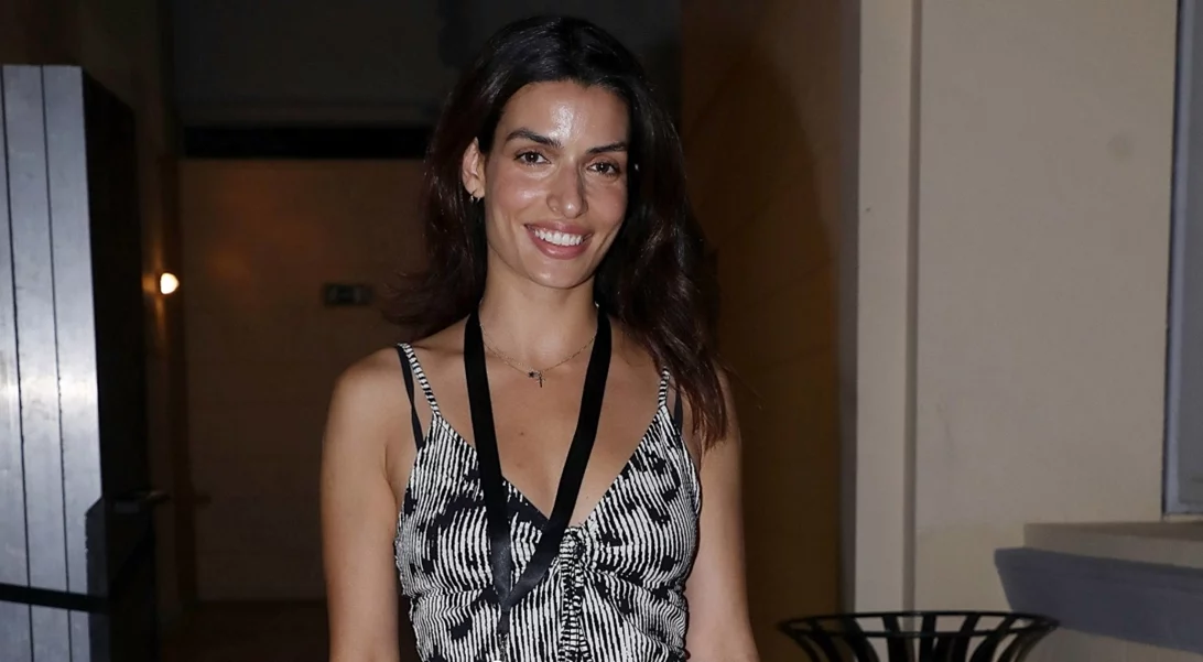 Το πλεκτό Η&Μ φόρεμα της Τόνιας Σωτηροπούλου είναι ό,τι χρειάζεσαι το καλοκαίρι