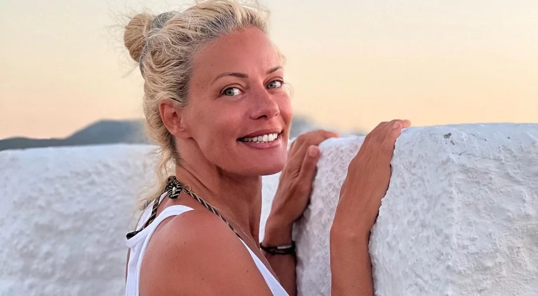 Ζέτα Μακρυπούλια | Ποζάρει με το μαγιό της με τον Νίκο Μουτσινά