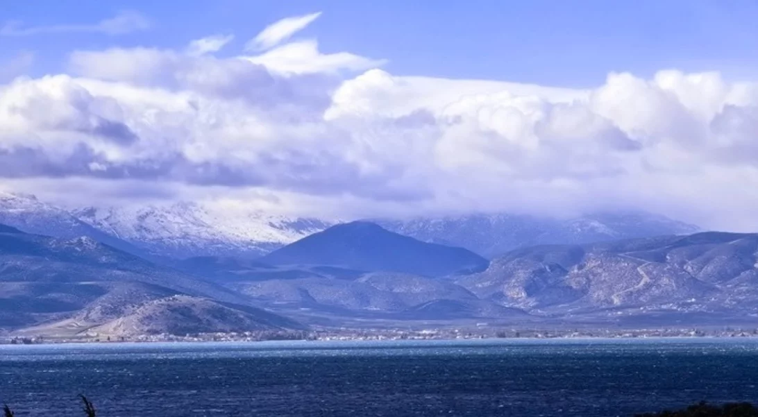 Σε ποιες περιοχές θα σημειωθούν καταιγίδες, ισχυροί βορειάδες και χιονοπτώσεις σήμερα