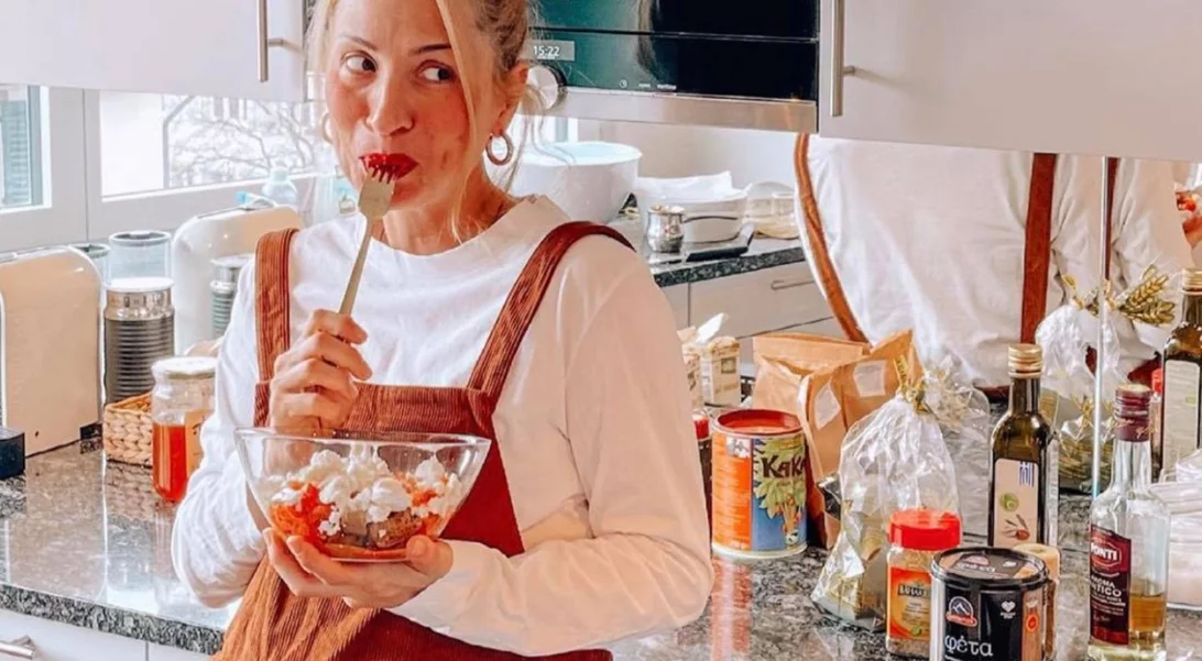 Μαρία Ηλιάκη | Ποζάρει με πιο φουσκωμένη κοιλίτσα από ποτέ φορώντας το τέλειο outfit για εγκυμονούσες